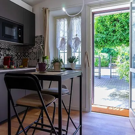 Relax - Casa A 2 Passi Dal Centro Con Free Parking E Wifi Lägenhet