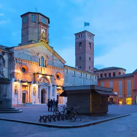 Relax - Casa A 2 Passi Dal Centro Con Free Parking E Wifi Lägenhet Reggio Emilia